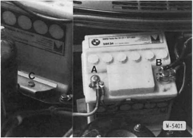 BMW5 Reparaturanleitung. Batterie aus- und einbauen 