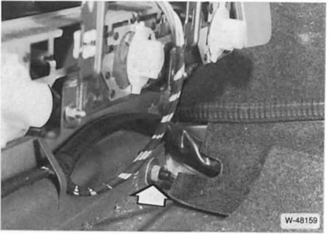 BMW5 Reparaturanleitung. Stoÿfänger hinten aus-und einbauen