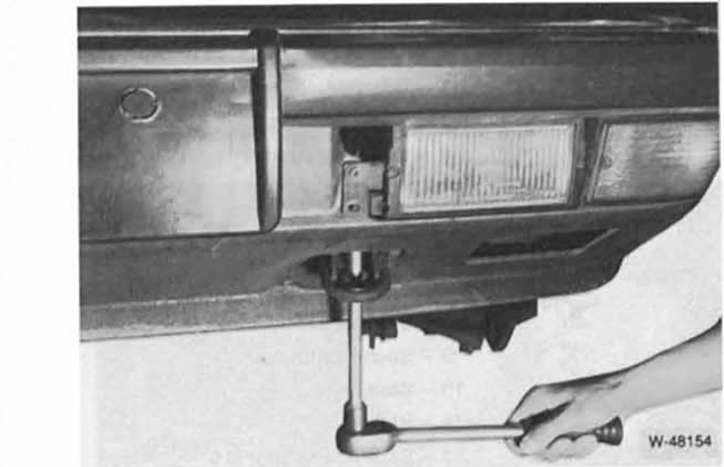 BMW5 Reparaturanleitung. Stoÿfänger vorn aus- und einbauen