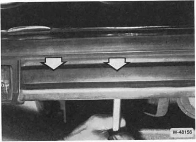 BMW5 Reparaturanleitung. Stoÿfänger vorn aus- und einbauen