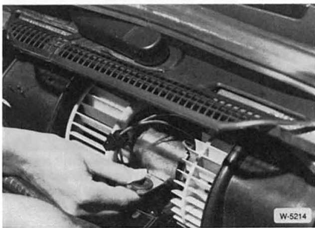 BMW5 Reparaturanleitung. Heizgebläse aus- und einbauen