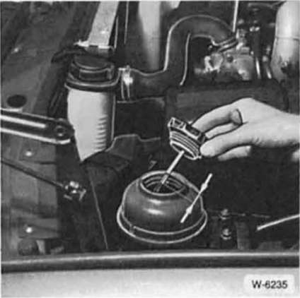 BMW5 Reparaturanleitung. Ölstand für servolenkung prüfen