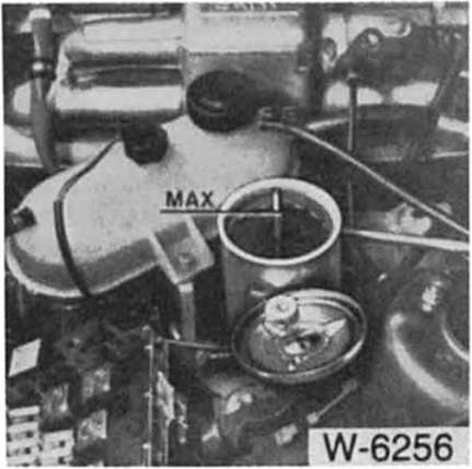 BMW5 Reparaturanleitung. Ölstand für servolenkung prüfen