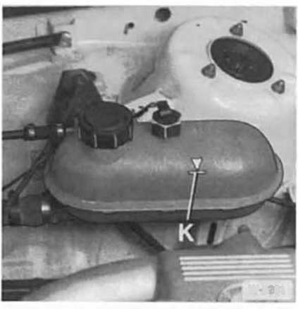 BMW5 Reparaturanleitung. Kühlmittelstand prüfen